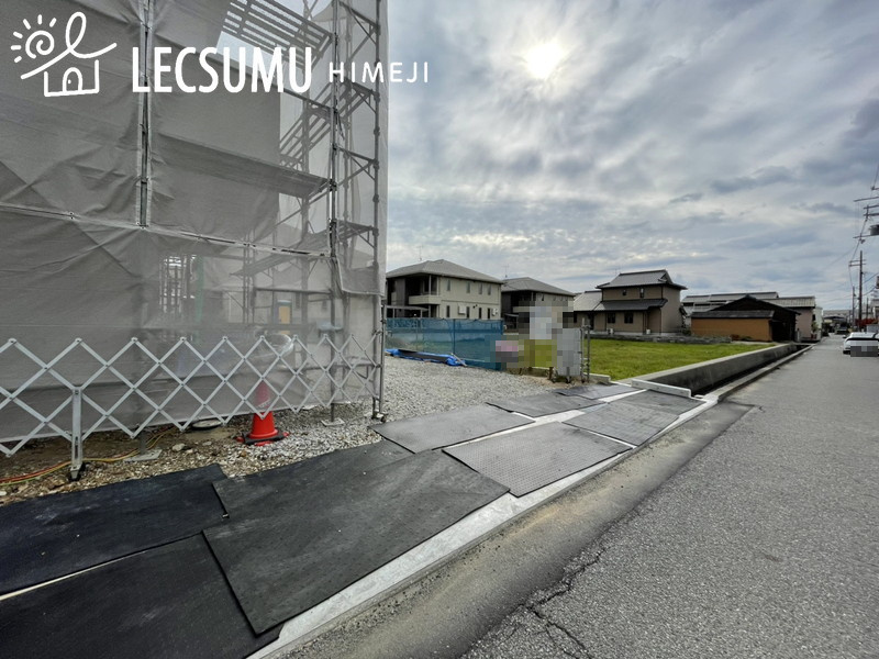 姫路市飾磨区付城1丁目/売土地の前面道路含む現地写真