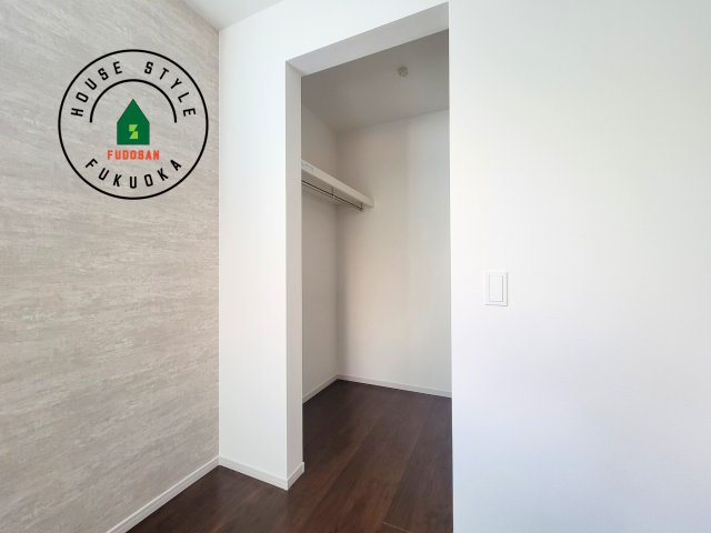 福岡市西区今津第14-4棟（3号棟）の収納|洋服や大きな荷物が多い方や人数の多いご家族などは、一般的なクローゼットよりもウォークインクローゼットのほうが使い勝手が良いです。