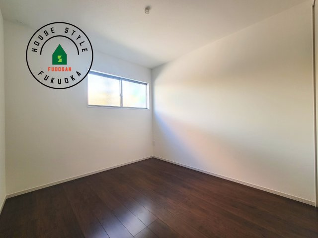 福岡市西区今津第14-4棟（3号棟）の洋室|採光良好な洋室は全居室、複層ガラスの遮熱効果と断熱効果で、一年中快適に過ごせます。