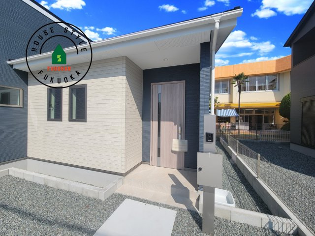 福岡市西区今津第14-4棟（3号棟）の玄関|おでかけの時も帰った時も、「我が家」を最初に感じでもらえる素敵な空間に。