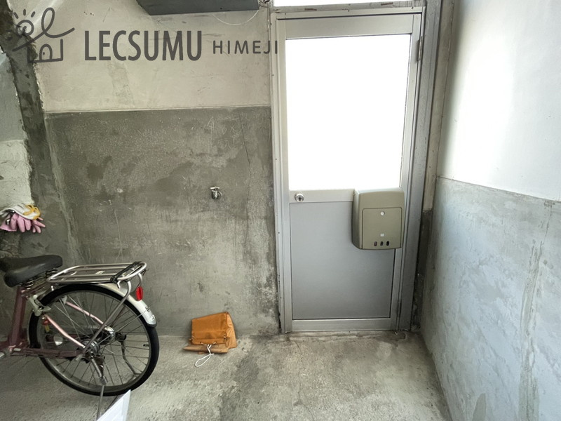 姫路市下寺町/中古戸建の玄関