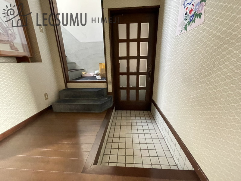 姫路市下寺町/中古戸建の玄関