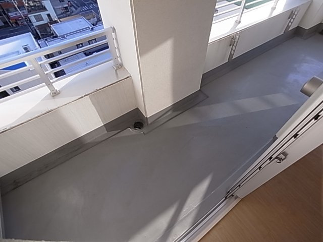 神戸市兵庫区本町１丁目の賃貸マンションのバルコニー