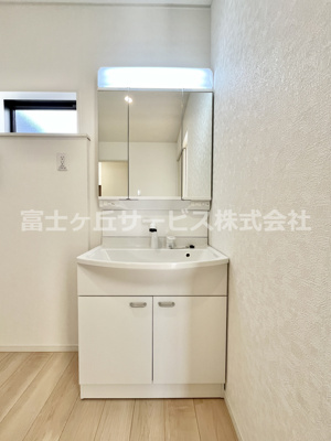 【独立洗面台】 | 藤枝市志太5丁目 3期 新築一戸建て 1号棟 | 朝の身支度には欠かせない独立洗面化粧台