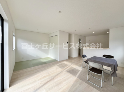 【居間・リビング】 | 藤枝市志太5丁目 3期 新築一戸建て 1号棟 | LDK16.5帖