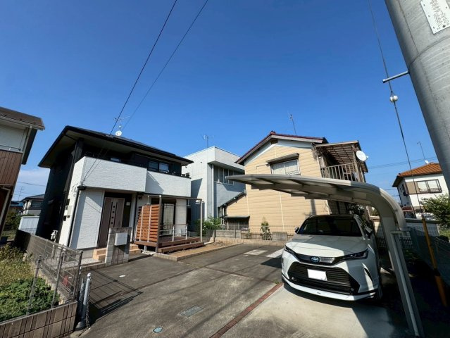 -三丁目不動産-　熊谷市円光2丁目　平成24年築の前面道路含む現地写真