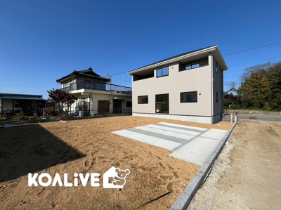 【前面道路含む現地写真】 | 玉村町川井　新築住宅 | 完成済み！いつでも新生活を始めることができます。
開放感あるLDK！
陽当り、風通しも良い暖かな住まいです。
KOALIVE （コアライブ）【0120-919-727】