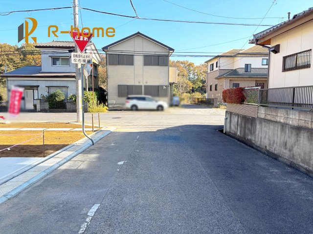 土浦市天川6期　新築戸建て　1号棟の前面道路含む現地写真|堂々！建物完成♪実際のお部屋をご見学可能です♪
ご見学が一番の資料！お気軽にお問い合わせ下さい♪