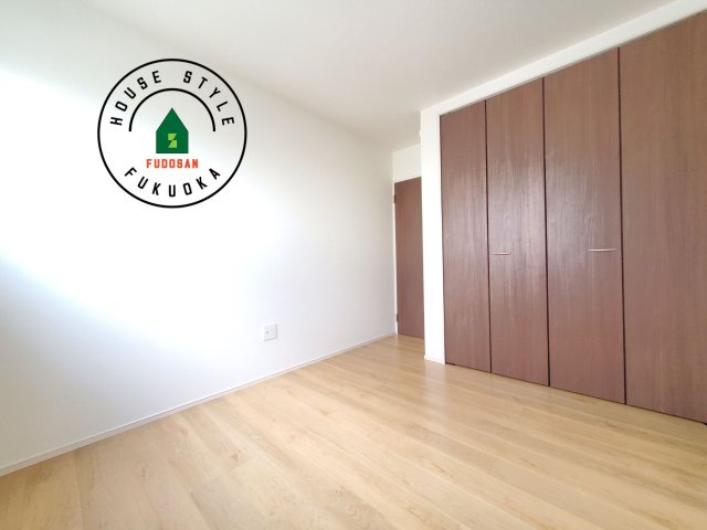 福岡市城南区堤1丁目第3-2棟（1号棟）の内観：施工例|柔らかい陽光が差し込む明るいお部屋を演出する設計。彩光の取れる窓が気持ちの良いお部屋を創り上げます。