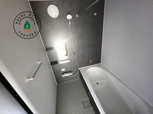 福岡市城南区堤1丁目第3-2棟（2号棟）の内観：施工例|1日の疲れを癒してくれる広々バスルーム。雨の日のお洗濯にも大活躍な浴室乾燥機付です！