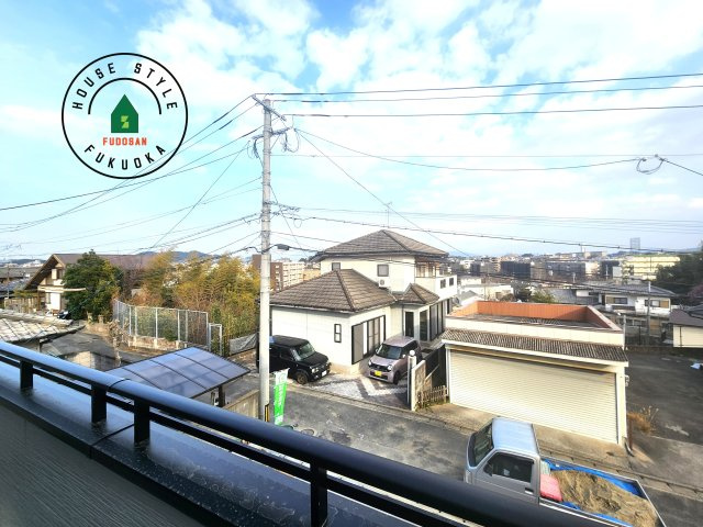 福岡市城南区堤1丁目第3-2棟（2号棟）の展望|窓から緑が見える物件も魅力的です。