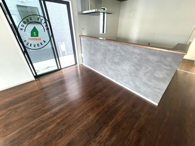 福岡市城南区堤1丁目第3-2棟（2号棟）の内観：施工例|キッチンから立ち込める香りが今日の料理を期待させます。