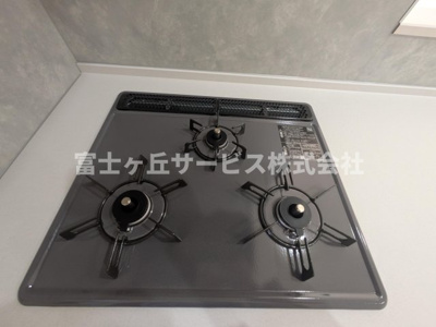 【その他】 | 浜松市中央区原島町 3期 新築一戸建て | 3口コンロがあります