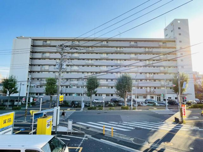 | 周辺には高い建物はなく明るい…