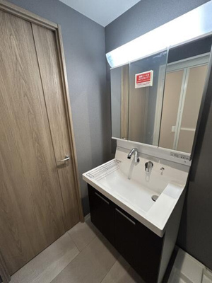  | 収納力のある三面鏡 