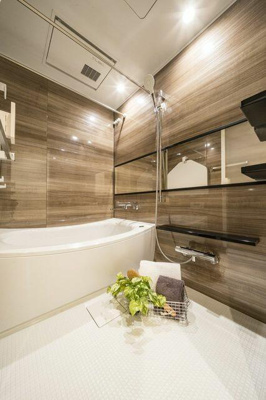  | 木目調のパネルがくつろぎと高… 