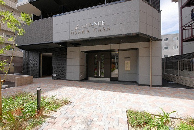 アドバンス大阪カーサのエントランス