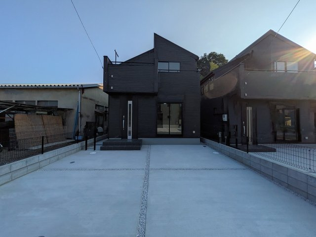 八王子市　下恩方町　新築一戸建て　１６期の外観|～初期費用・月額費用0円の太陽光発電搭載　長期優良住宅認定　全棟並列2台駐車可能～