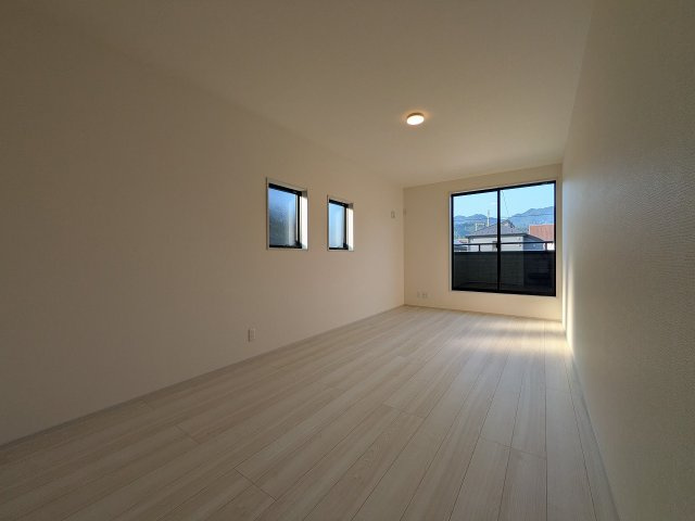 八王子市　下恩方町　新築一戸建て　１６期の寝室|～2階9.5帖の主寝室　ベッドなど大型家具のレイアウトもしやすい広さです～