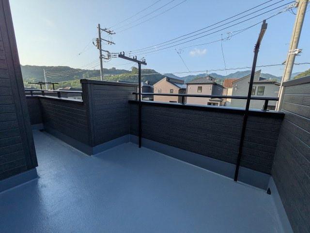 八王子市　下恩方町　新築一戸建て　１６期のバルコニー|～広々としたバルコニー　洗濯物をタップリと干せそうです～