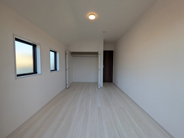 八王子市　下恩方町　新築一戸建て　１６期の収納|～収納力の高いクローゼット完備～