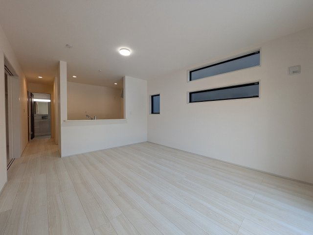 八王子市　下恩方町　新築一戸建て　１６期の居間・リビング|～15.75帖の明るいLDK、家族団欒の時間をお過ごしいただけます～