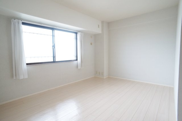西宮名塩ウィンディヒルズ2番館の寝室