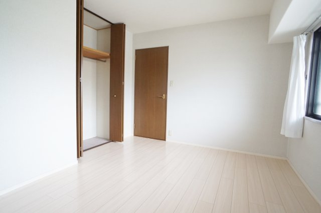 西宮名塩ウィンディヒルズ2番館の寝室