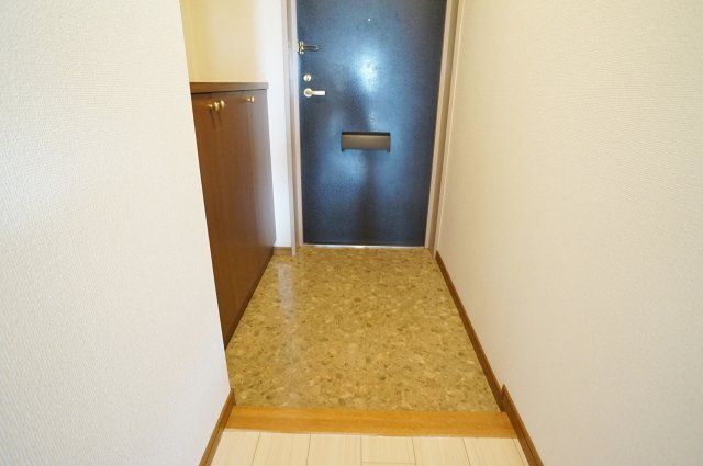 西宮名塩ウィンディヒルズ2番館の玄関