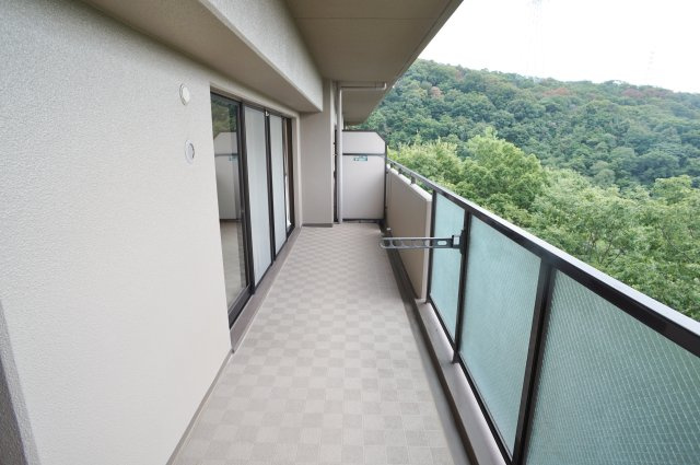 西宮名塩ウィンディヒルズ2番館のバルコニー