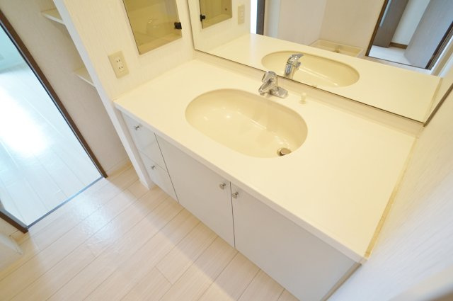 西宮名塩ウィンディヒルズ2番館の洗面所