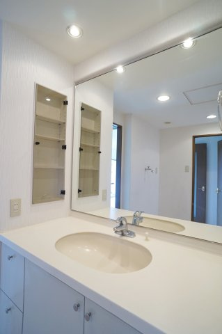 西宮名塩ウィンディヒルズ2番館の洗面所