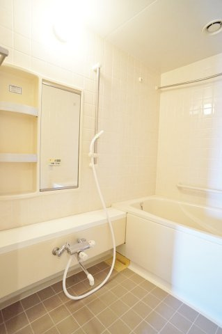 西宮名塩ウィンディヒルズ2番館の浴室