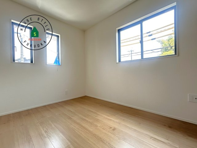 糸島市前原中央3丁目第1-3棟（1号棟）の内観：施工例|落ち着いた色調の洋室です。