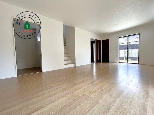 糸島市前原中央3丁目第1-3棟（1号棟）の内観：施工例|ご家族を近くに感じられる対面キッチンのLDK。会話もはずみそうですね。