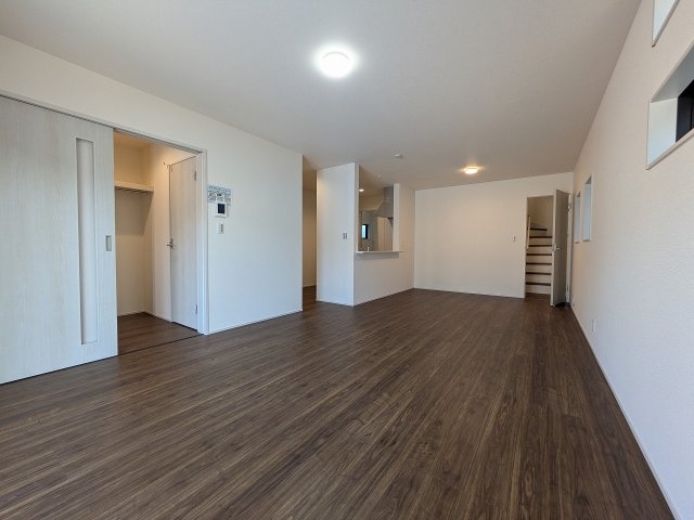 八王子市　下恩方町　新築一戸建て　１６期の居間・リビング|～20.0帖の明るく開放感のあるLDK、家族団欒の時間をお過ごしいただけます～