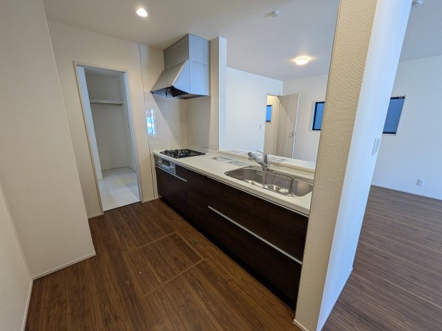 八王子市　下恩方町　新築一戸建て　１６期のキッチン|～使い勝手の良いシステムキッチン～