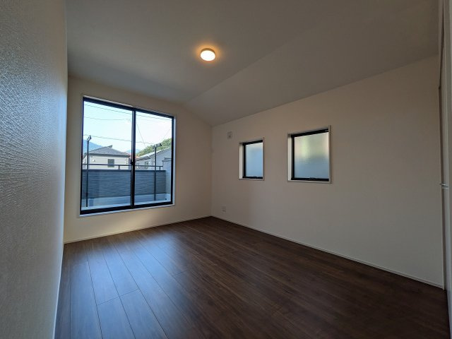 八王子市　下恩方町　新築一戸建て　１６期の子供部屋|～2階バルコニーに面している6.5帖の洋室です～