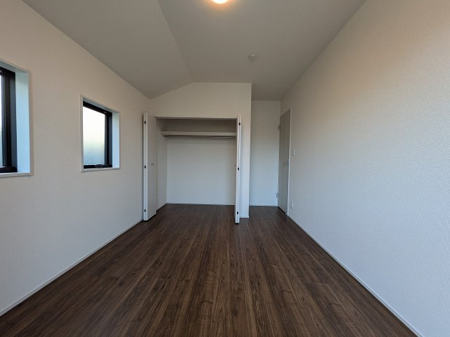 八王子市　下恩方町　新築一戸建て　１６期の収納|～収納力の高いクローゼット完備～