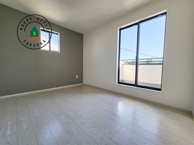 糸島市前原中央3丁目第1-3棟（2号棟）の内観：施工例|主寝室には収納力に優れたクローゼットがありますので、お部屋もすっきり片付きます。