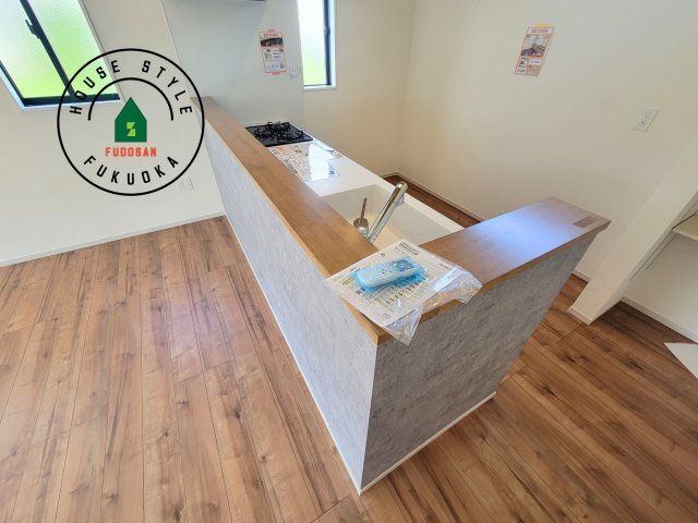 糟屋郡宇美町若草1丁目第4-3棟(3号棟)のダイニング|キッチンから立ち込める香りが今日の料理を期待させます。