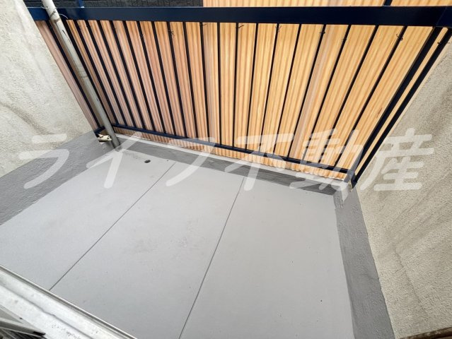 東大阪市花園東町１丁目のテラスのバルコニー|お洗濯にも便利なバルコニー付き