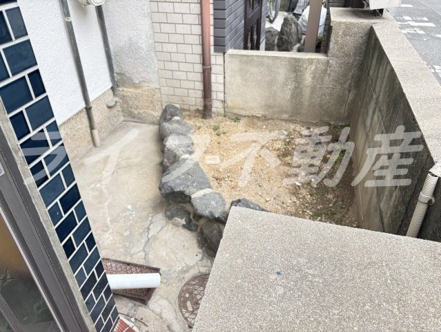 東大阪市花園東町１丁目のテラスの庭|簡単な家庭菜園も楽しめるお庭です