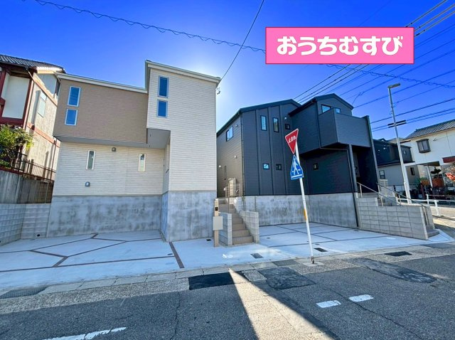 名東区山の手31801(全2棟)の前面道路含む現地写真