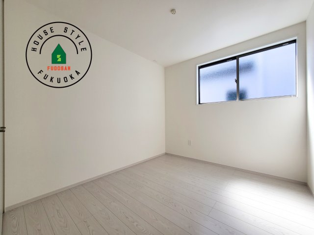 糟屋郡宇美町若草1丁目第4-3棟(4号棟)の洋室|採光良好な洋室は全居室、複層ガラスの遮熱効果と断熱効果で、一年中快適に過ごせます。