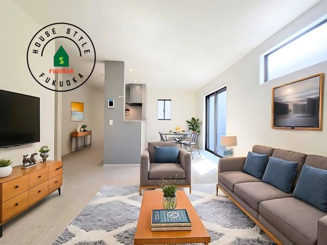 糟屋郡宇美町若草1丁目第4-3棟(4号棟)の居間・リビング|明るく開放的なリビングダイニングは豊かな陽光が注ぎ込み、やすらぎの空間を演出してくれます。ご家族で楽しいひとときをお過ごし下さい。※家具はCGを合成したものです。