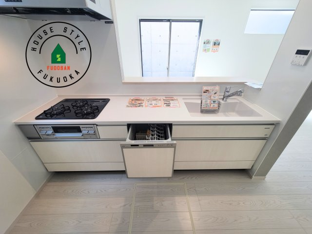 糟屋郡宇美町若草1丁目第4-3棟(4号棟)のキッチン|ご家族を近くに感じられる対面キッチンのLDK。会話もはずみそうですね。
