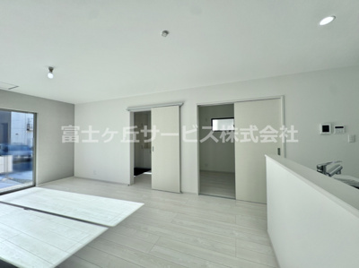 【居間・リビング】 | 豊橋市柱二番町 2期 新築一戸建て 2号棟 | LDKです