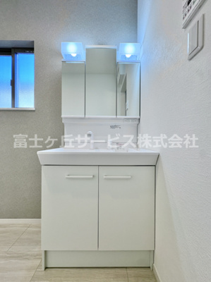 【独立洗面台】 | 豊橋市柱二番町 2期 新築一戸建て 2号棟 | 独立洗面台あり、毎朝おしゃれに忙しい女性の方におすすめです