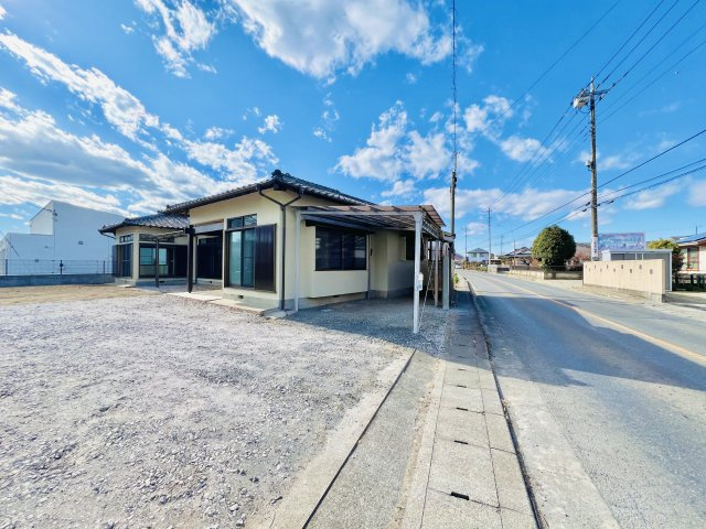 みどり市笠懸町阿左美の前面道路含む現地写真|間口も広く駐車も楽々◎